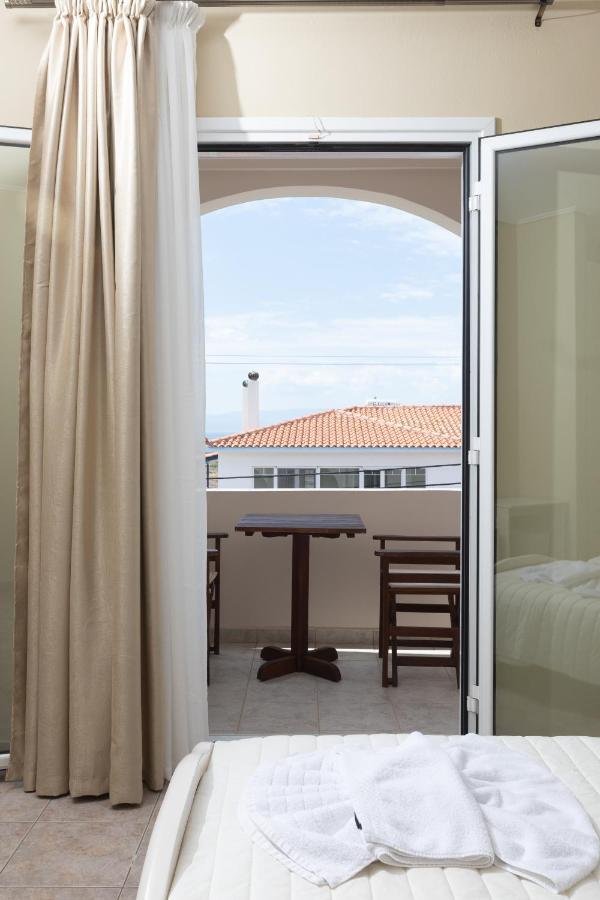 Hotel Venetia Perdika  Buitenkant foto