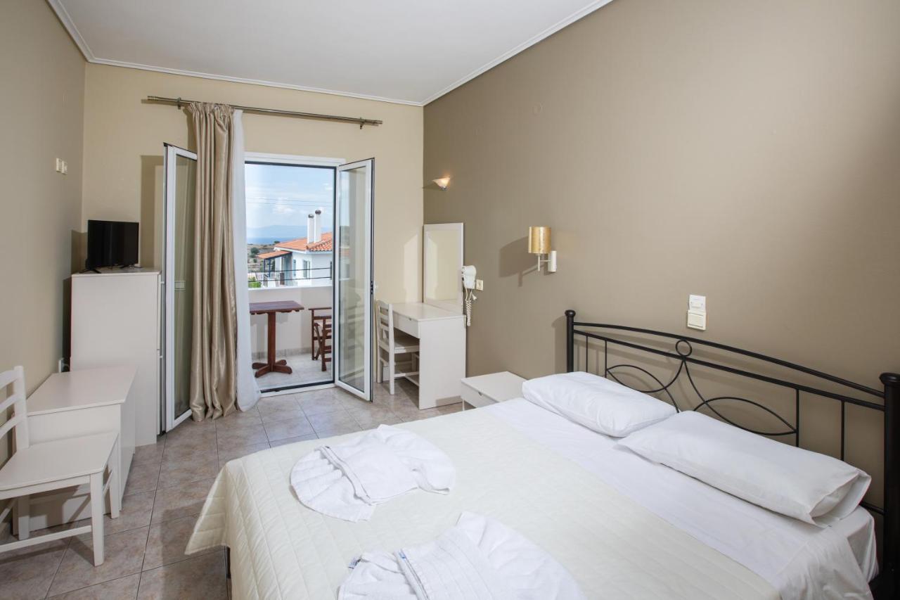 Hotel Venetia Perdika  Buitenkant foto