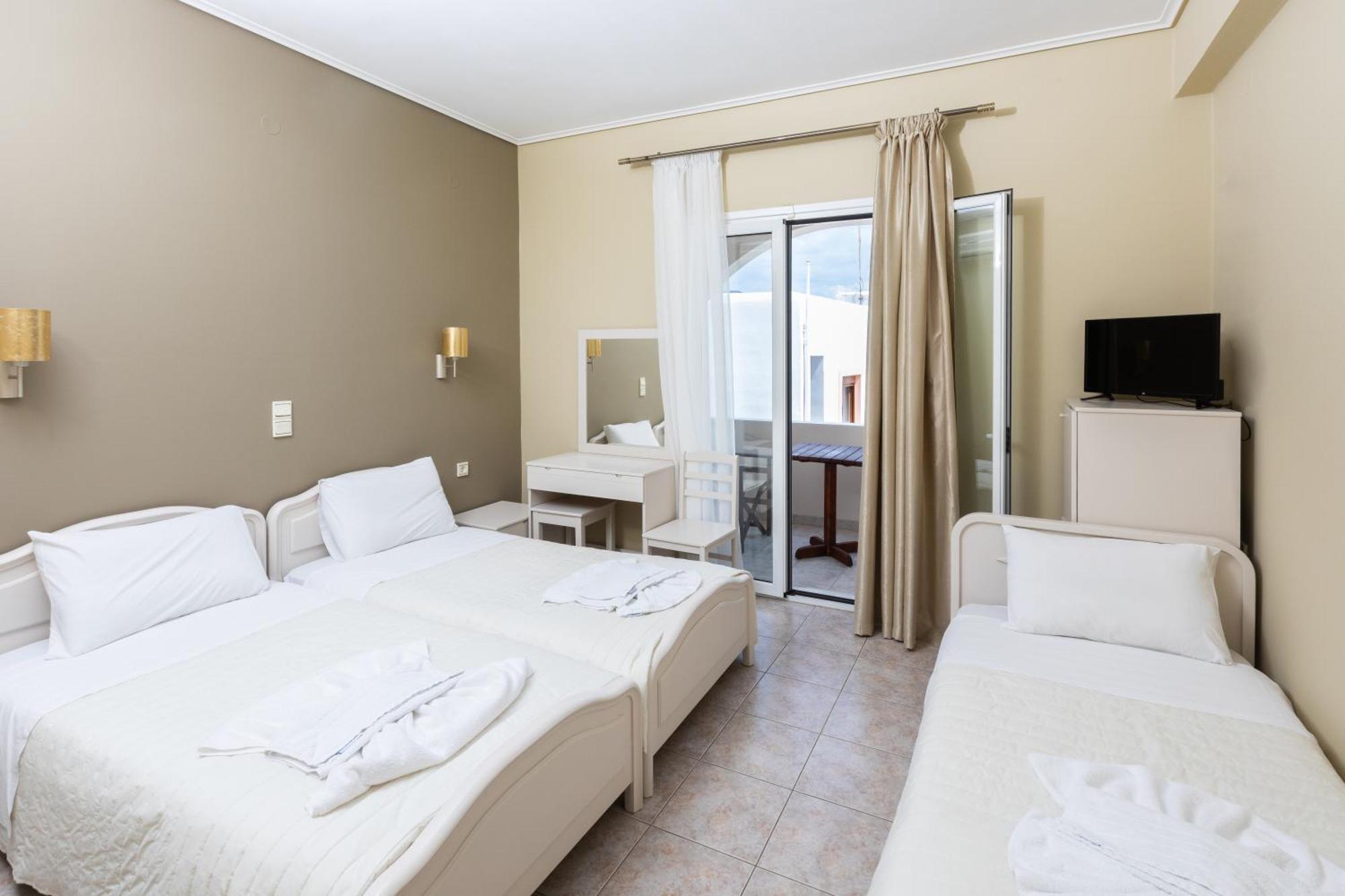Hotel Venetia Perdika  Buitenkant foto