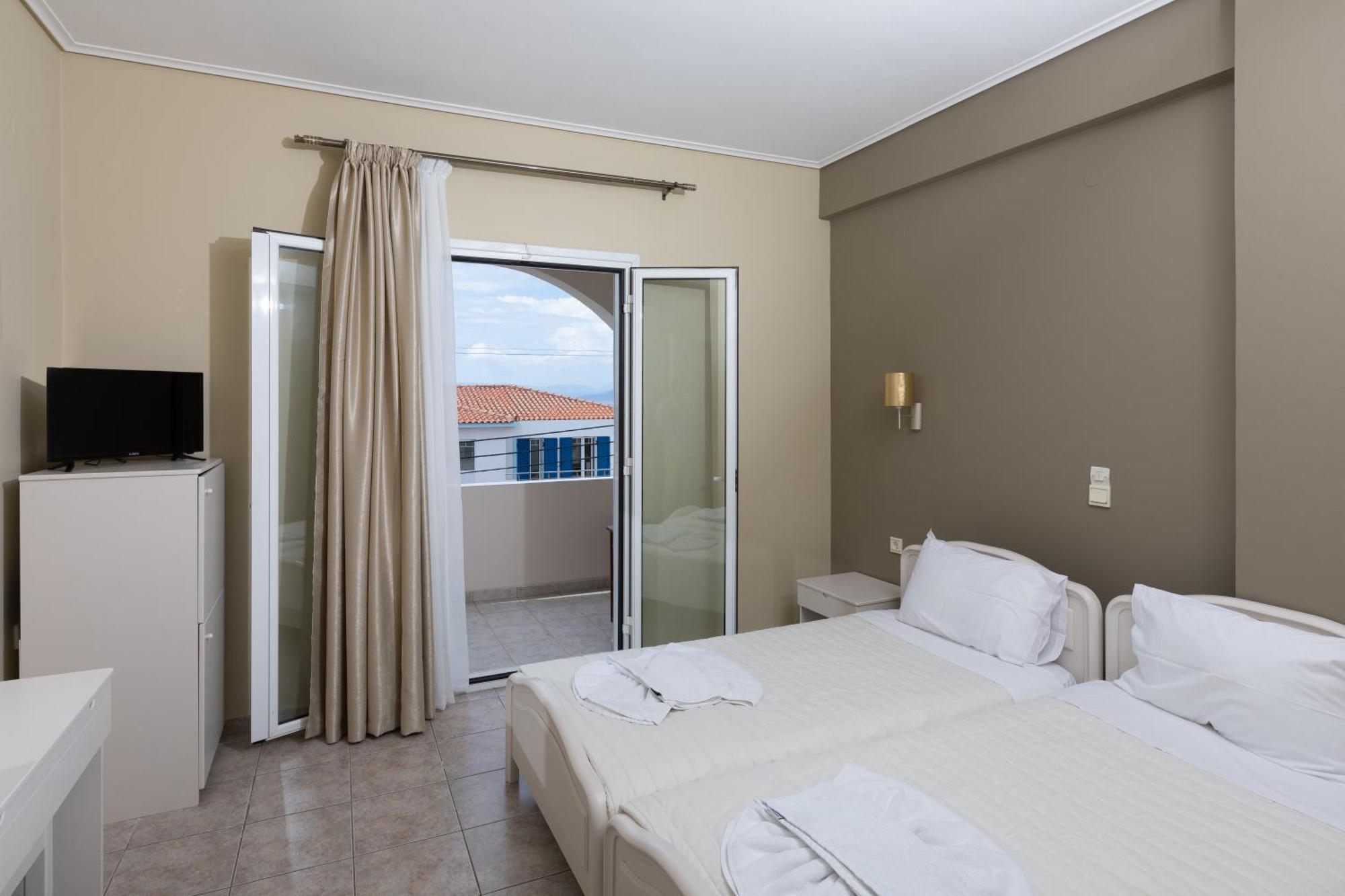 Hotel Venetia Perdika  Buitenkant foto