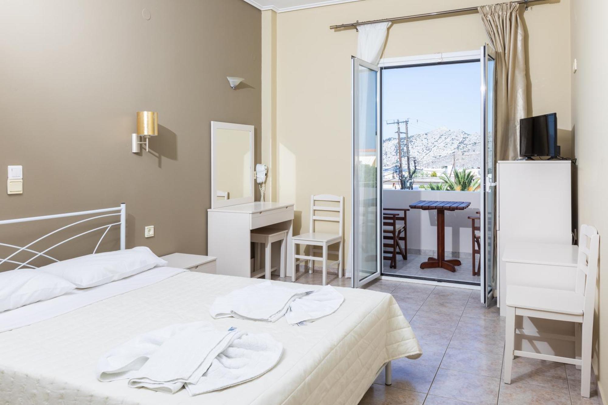 Hotel Venetia Perdika  Buitenkant foto