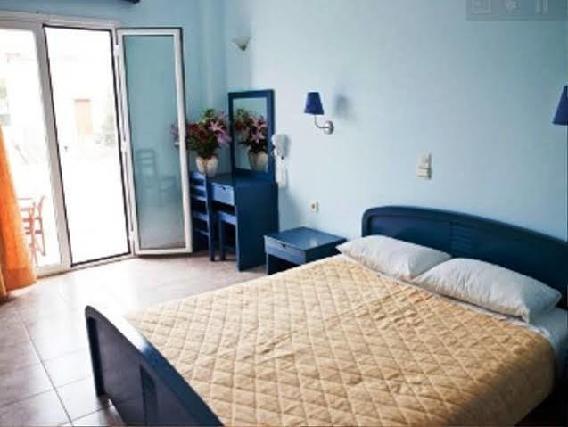 Hotel Venetia Perdika  Buitenkant foto